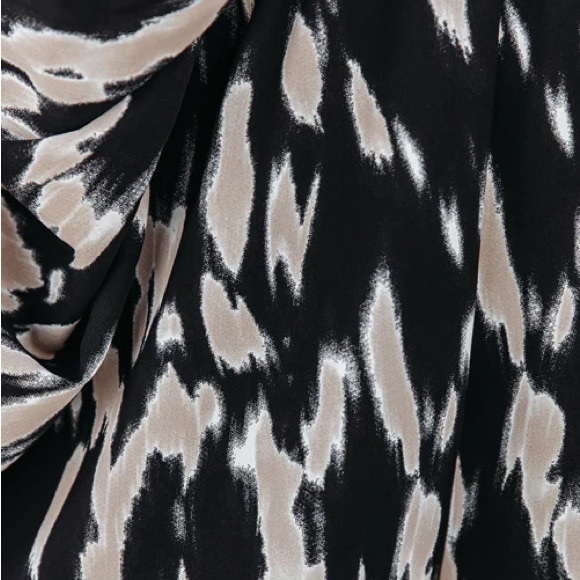 Next Vacay Printed Romper - Picture 3 of 5